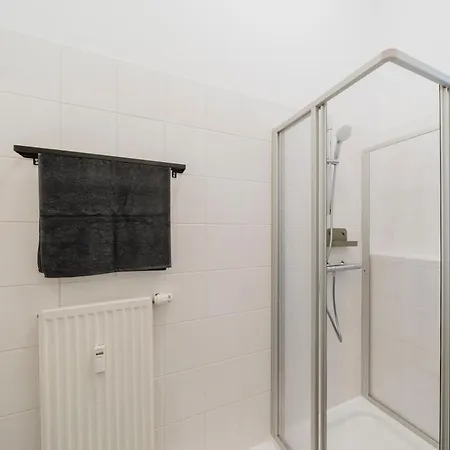 Homely - Chic Flat, View, Subway, Cafe, River *