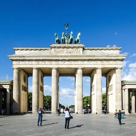 Homely - Chic Flat, View, Subway, Cafe, River