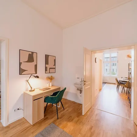 Homely - Chic Flat, View, Subway, Cafe, River ברלין