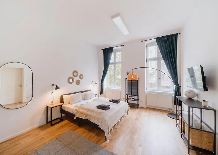 Apartamento Homely - Chic Flat, View, Subway, Cafe, River *