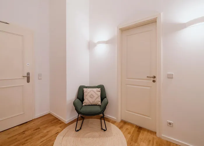 Apartamento Homely - Chic Flat, View, Subway, Cafe, River *