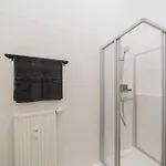 Homely - Chic Flat, View, Subway, Cafe, River *