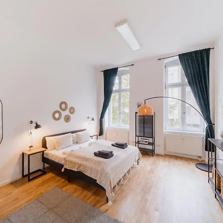 Daire Homely - Chic Flat, View, Subway, Cafe, River *