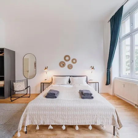 Daire Homely - Chic Flat, View, Subway, Cafe, River Berlin