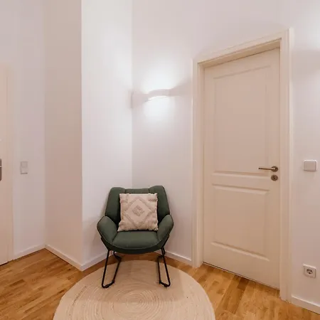 Διαμέρισμα Homely - Chic Flat, View, Subway, Cafe, River *