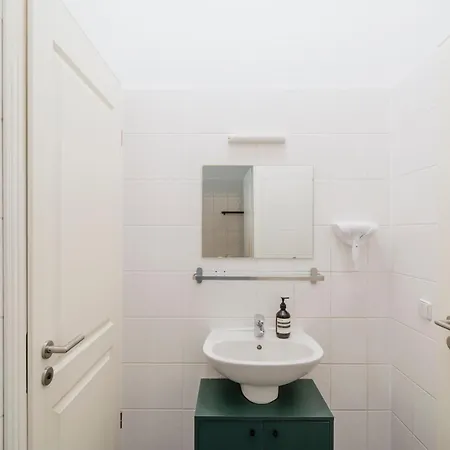 Homely - Chic Flat, View, Subway, Cafe, River Appartamento