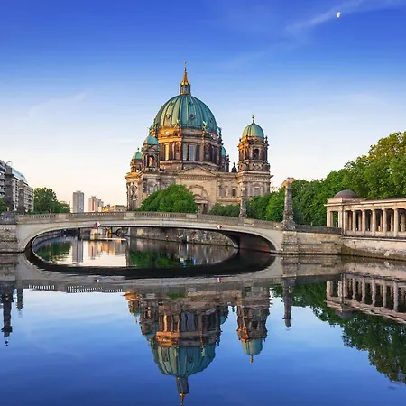 Homely - Chic Flat, View, Subway, Cafe, River Berlin