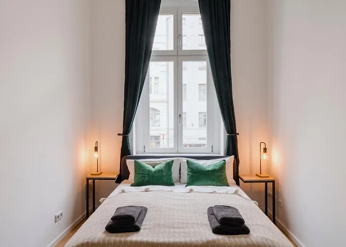 Homely - Chic Flat, View, Subway, Cafe, River شقة *