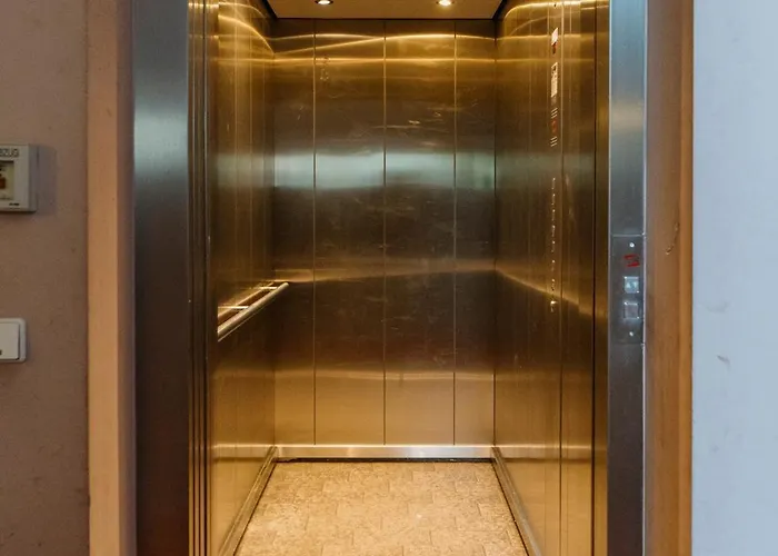 Apartamento Homely - Chic Flat, View, Subway, Cafe, River