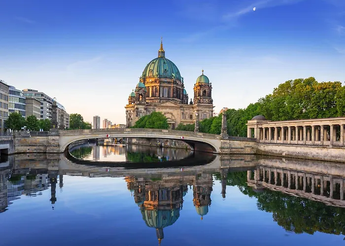 Homely - Chic Flat, View, Subway, Café, River Berlino