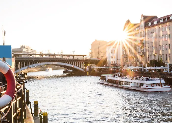 شقة Homely - Chic Flat, View, Subway, Cafe, River