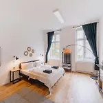 Апартаменты Homely - Chic Flat, View, Subway, Cafe, River *