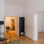 Homely - Chic Flat, View, Subway, Cafe, River * Берлин