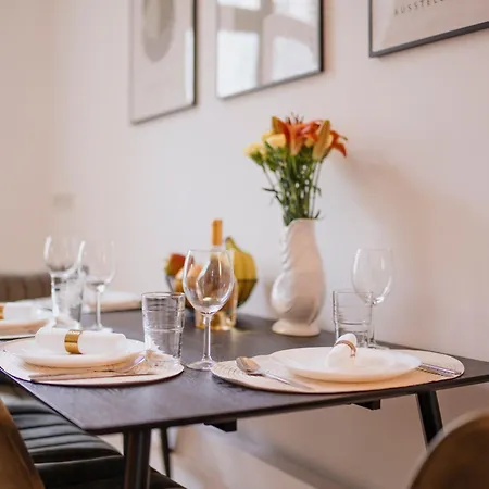Homely - Chic Flat, View, Subway, Cafe, River Апартаменты Берлин