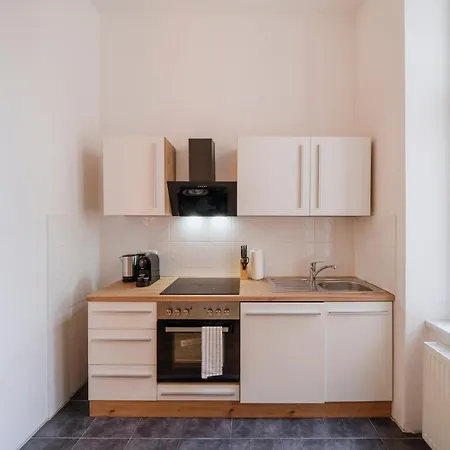 Homely - Chic Flat, View, Subway, Cafe, River