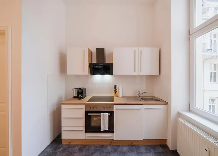 Homely - Chic Flat, View, Subway, Café, River