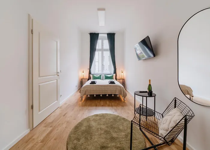 Apartamento Homely - Chic Flat, View, Subway, Café, River *