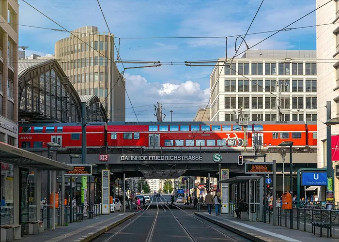 Homely - Chic Flat, View, Subway, Café, River * Berlín